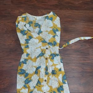 Monteau dress small short sleeve just under knees